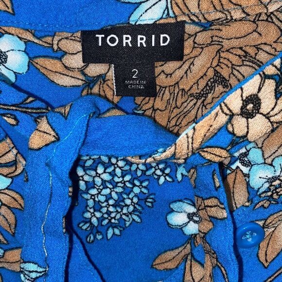 Torrid Women's Blue Rayon Floral Tie Neck Sleeveless Blouse Size 2 - Picture 4 of 10